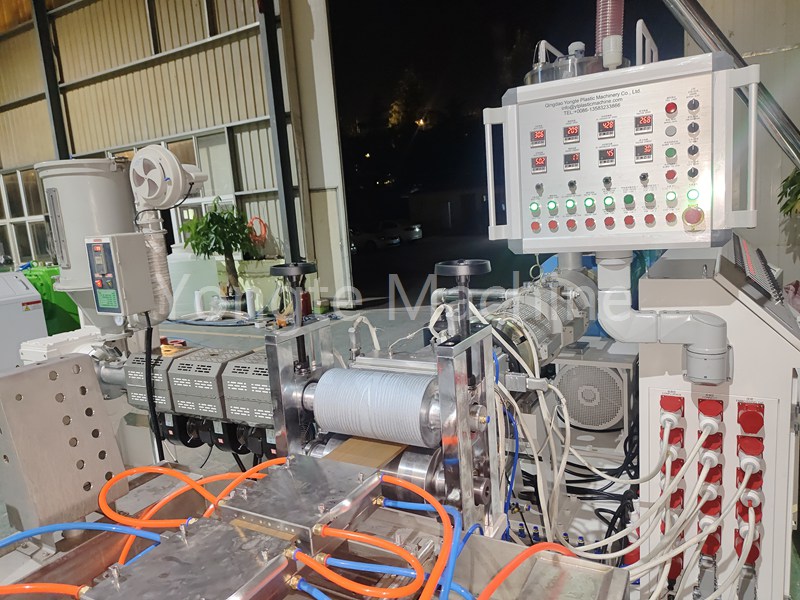Yongte aplicou com sucesso a tecnologia de coextrusão na linha de extrusão de perfis de madeira-plástico WPC