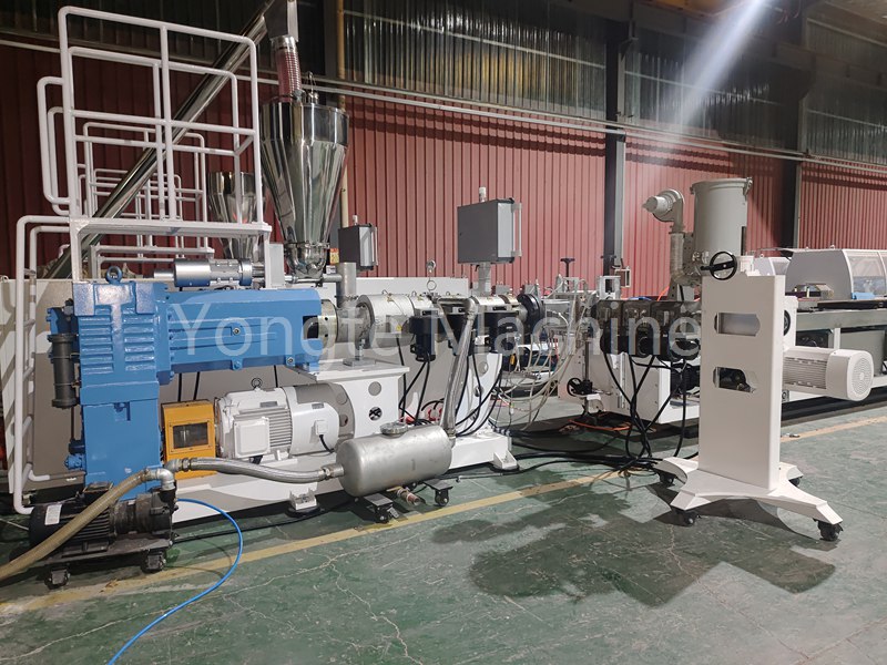 Máquinas de Plástico Yongte: Com excelente equipamento de perfil de madeira plástica, capacita fortemente o desenvolvimento do mercado europeu de madeira plástica