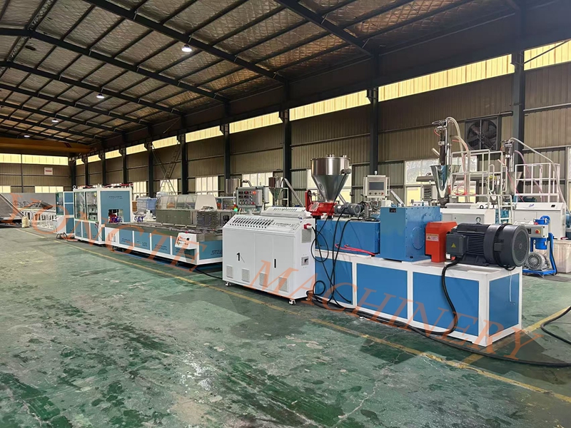 A extrusora de plantio de PVC de máquinas de plástico Yongte lidera a nova tendência da produção de instalações agrícolas