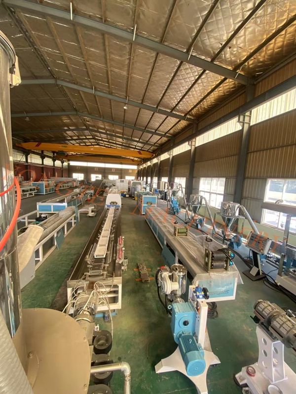 Máquinas de plástico Yongte revelaram várias novas linhas de produção, demonstrando sua força profissional