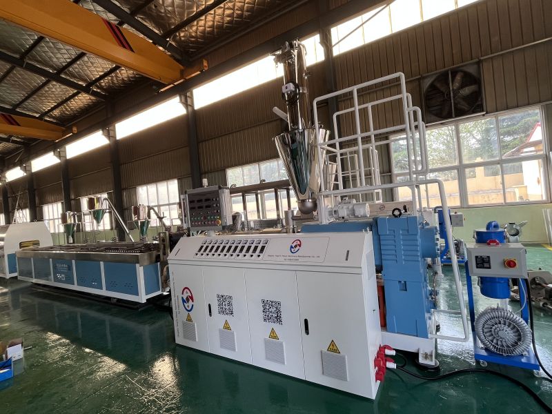 Como reduzir o consumo de energia da WPC Extrusion Machine?