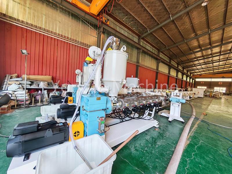 Yongte 75-125mm Linha de produção de tubos PPR de três camadas com sucesso