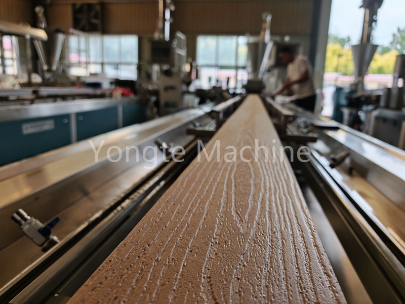 A linha de produção de Wallboard de maquinaria plástica de Yongte plástico leva a nova tendência de materiais de construção verdes