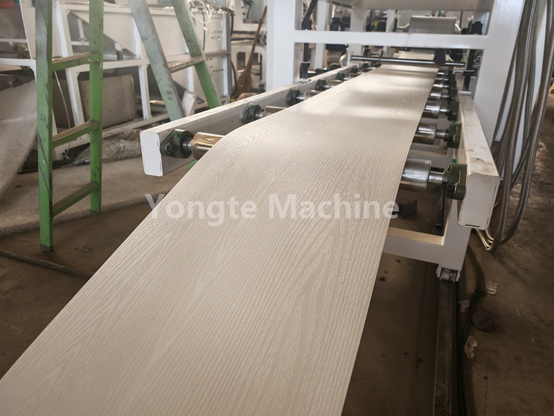 Máquina de piso LVT testada com sucesso