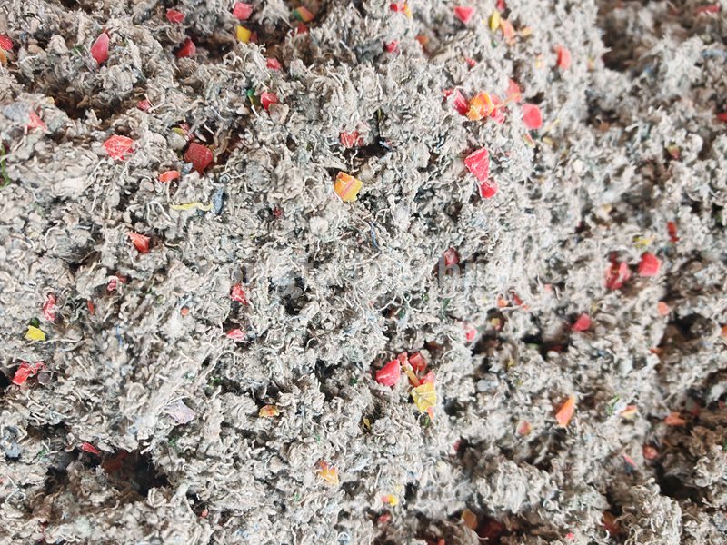 Yongte lança máquina inovadora de decks WPC que converte roupas usadas em materiais de construção ecológicos