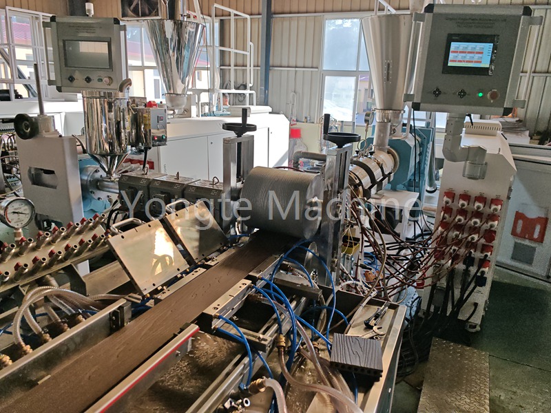 O que fazer se a extrusora de madeira-plástico fizer barulho repentinamente durante a operação?