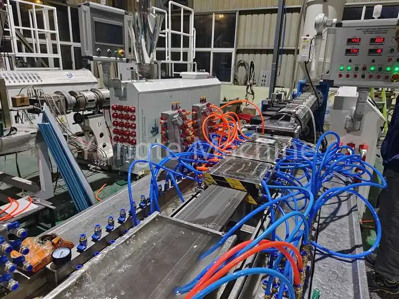 Máquina de extrusão de madeira de madeira plástica de PE/PP para reutilizar o desperdício de filme plástico