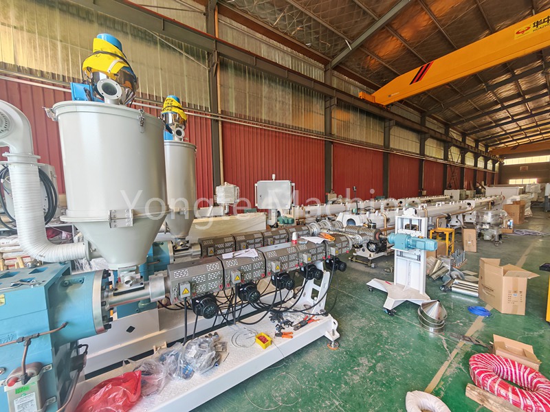 Máquina de fabricação de tubos PPR de três camadas para o cliente da Argélia