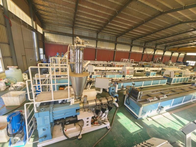 Yongte conclui produção de 4 conjuntos de linhas de extrusão de perfil WPC