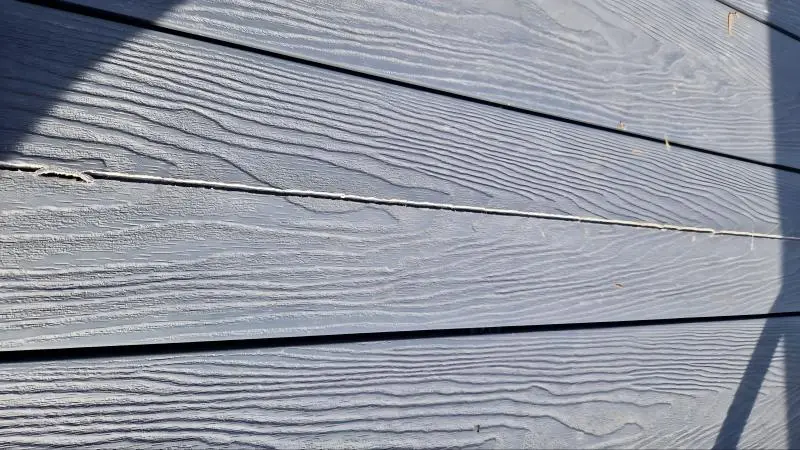 Razão de rachaduras no deck WPC