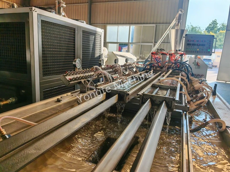 A máquina extrusora de perfil de plástico de 4 cavidades passa no rigoroso teste de aceitação de operação estável contínua de 2 horas com materiais compostos reciclados