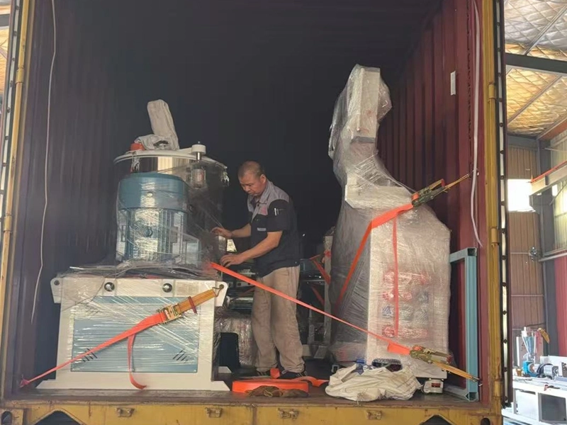 Linha de produção de tubos de irrigação por infiltração de borracha enviada para a Índia
