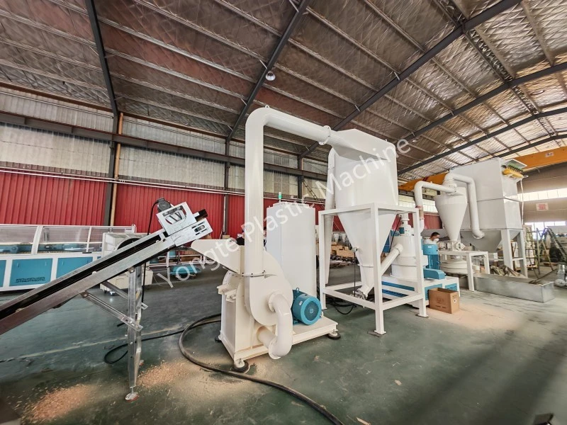 Máquina retificadora de pó de madeira da Yongte passa na aceitação de teste no local para cliente europeu