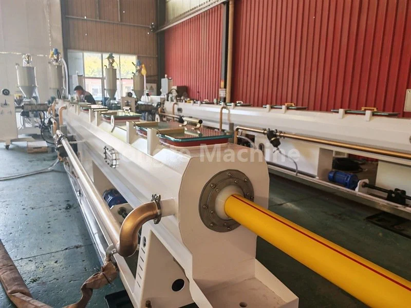 PE pipe vacuum calibration tank
