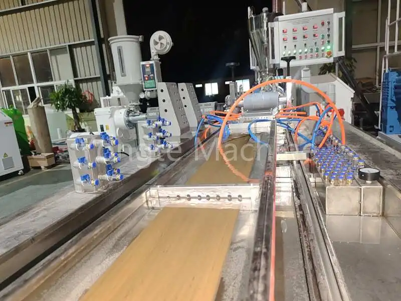 Máquina de plástico de madeira Yongte para transformar o desperdício de filme em materiais de construção verdes